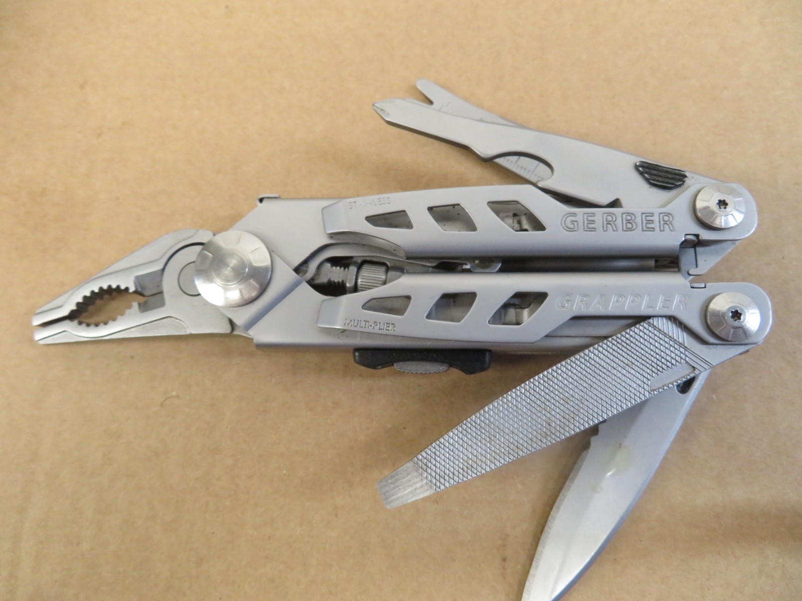 Gerber Grappler Multi-Plier Multi tool w/locking pliers Sheath EC