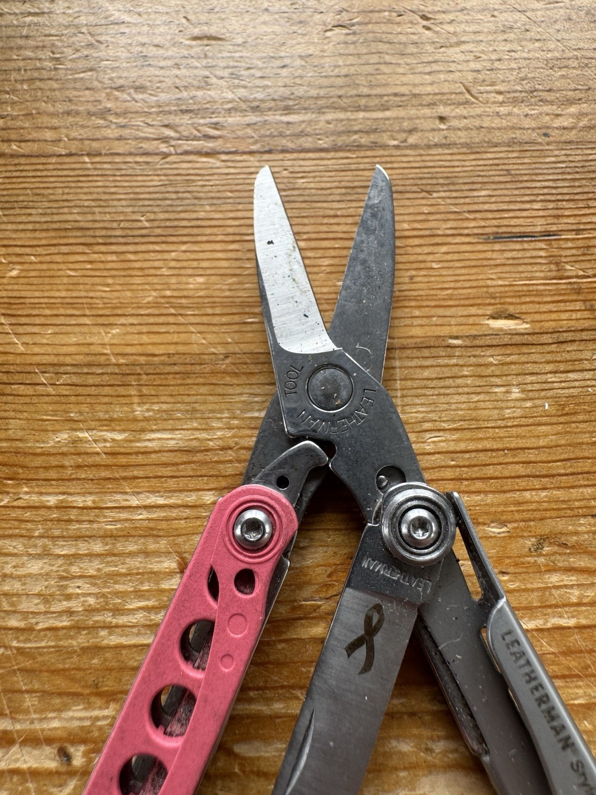 Leatherman Style CS Multi-Tool Pocket Knife Pink Breast Cancer Awareness- Retire
