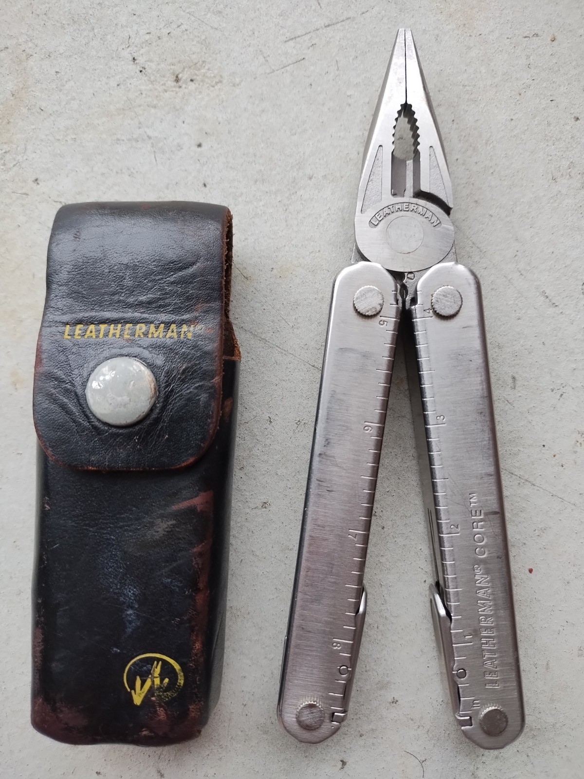 LEATHERMAN CORE STAINLESS W/BLACK LEATHER SHEATH MULTI-TOOL USA, VERY GOOD!