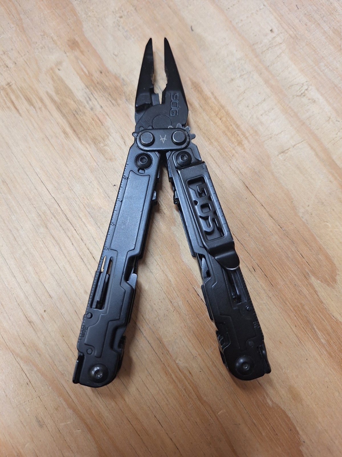 SOG Power Access Multitool Black