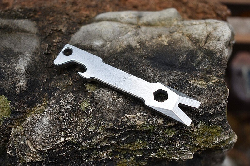 HotTitanium Alloy Pry Bar Crowbar Wrench Opener Keychain Outdoor Multi Tools EDC