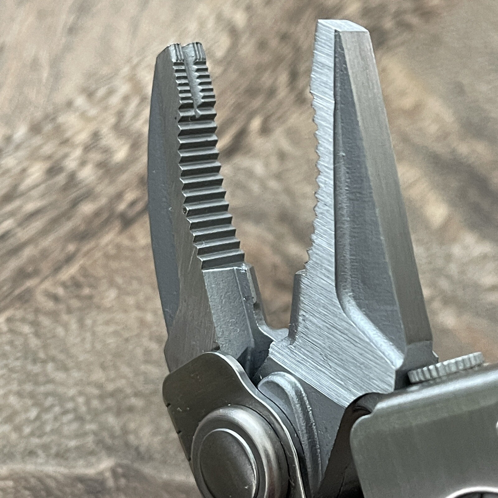 Leatherman Crunch multitool w/snap ballistic nylon sheath. Made in USA
