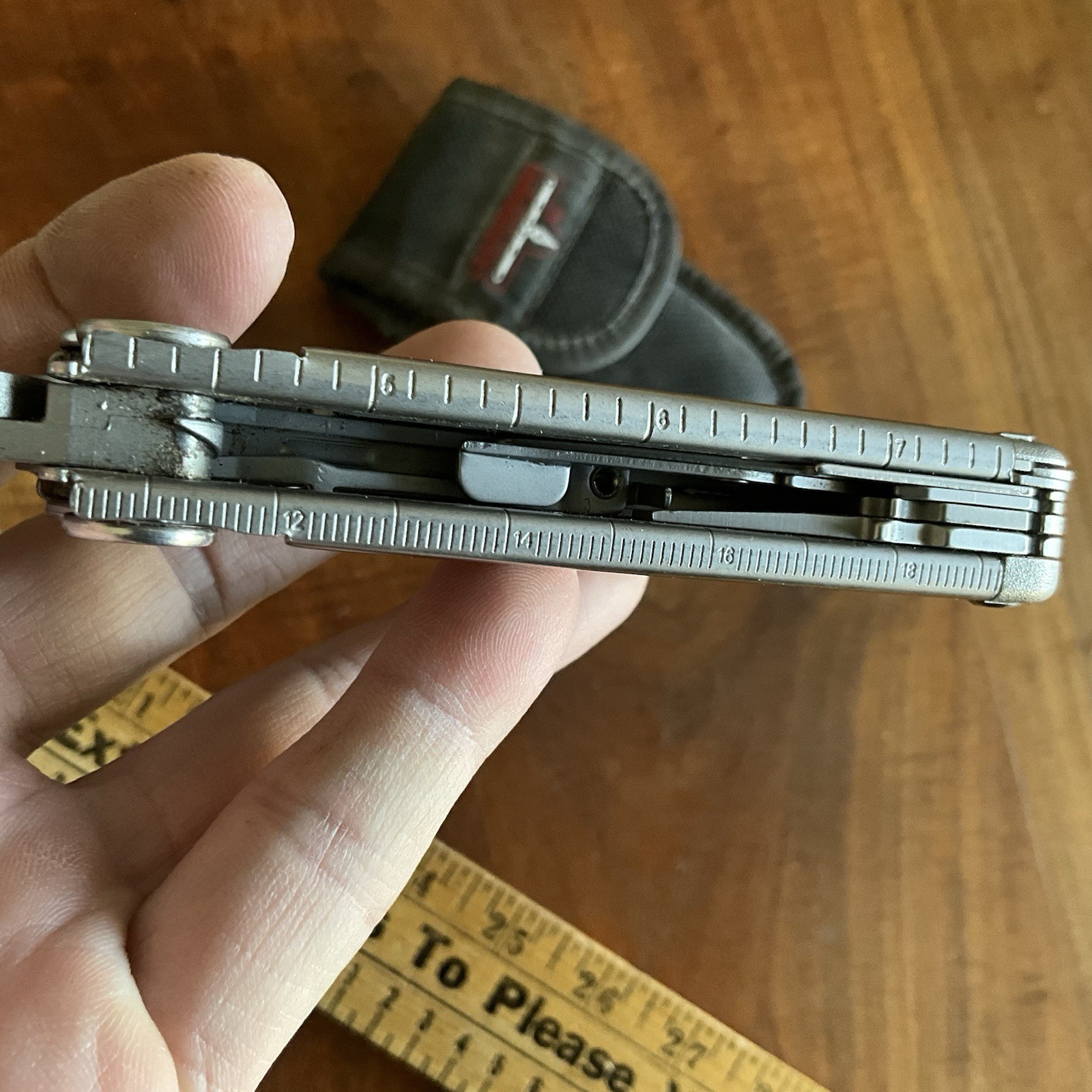 Leatherman WAVE Multi-Tool Date Code 0407 (Apr 2007) with Sheath