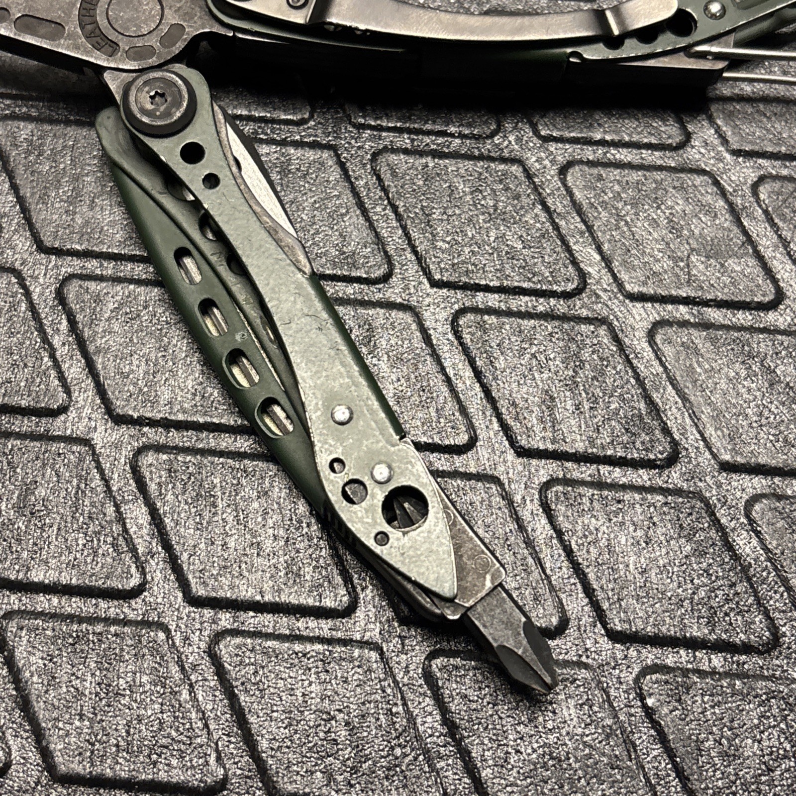 Leatherman Skeletool CX Multitool, Green!