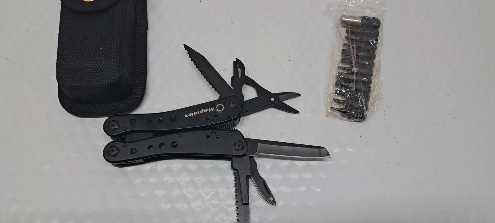 Magnelex MG-MT01 multi-tool pliers with 11 integrated components + 11 extra bit