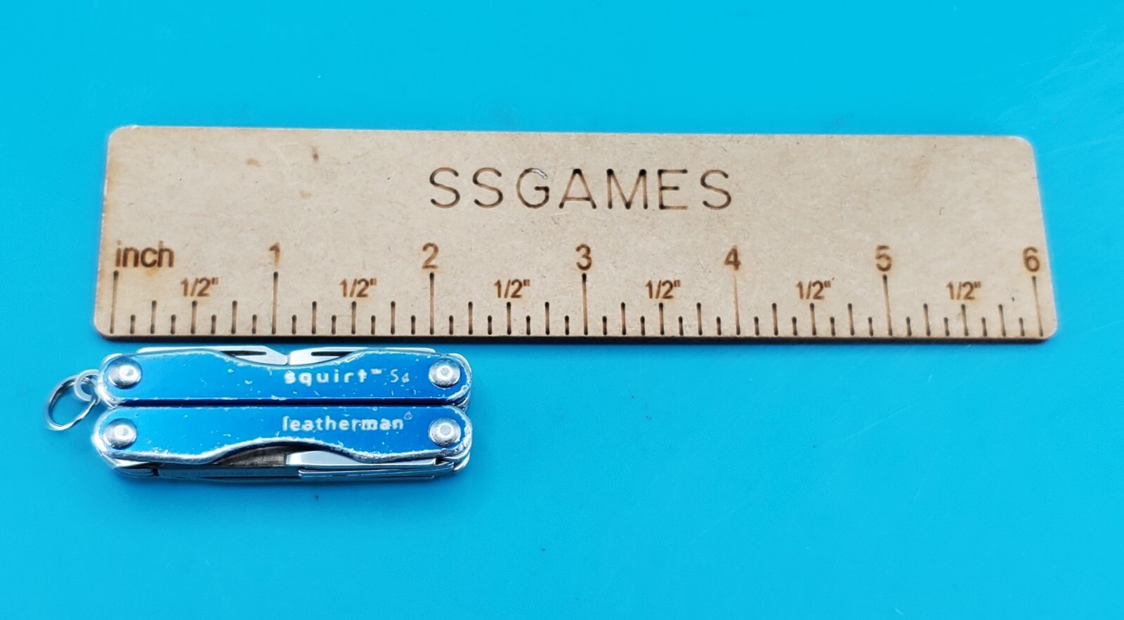 Leatherman “Squirt S4” Stainless Steel Multi Tool – BLUE!