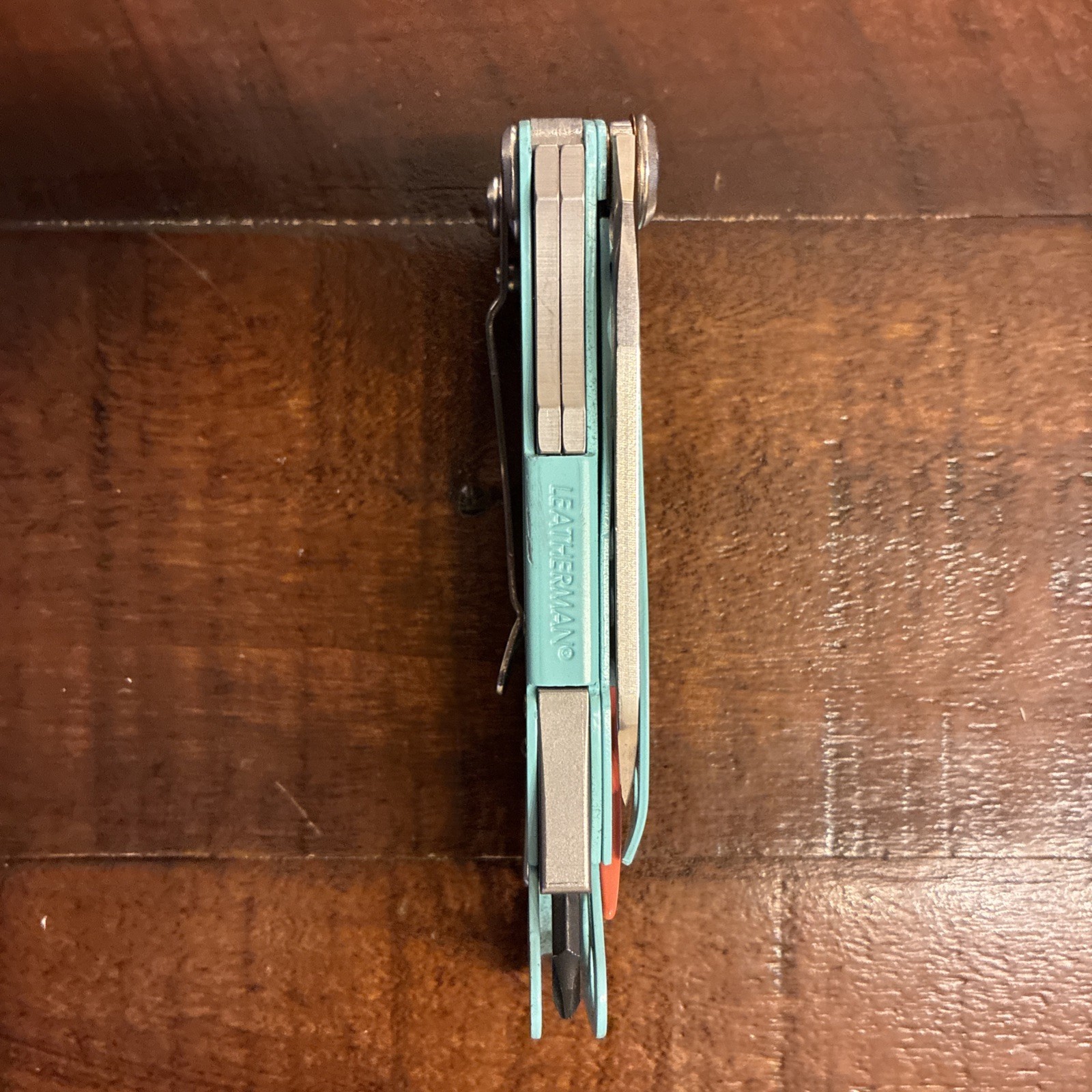 Leatherman Skeletool CX Paradise Multi Tool Straight Blade – Excellent
