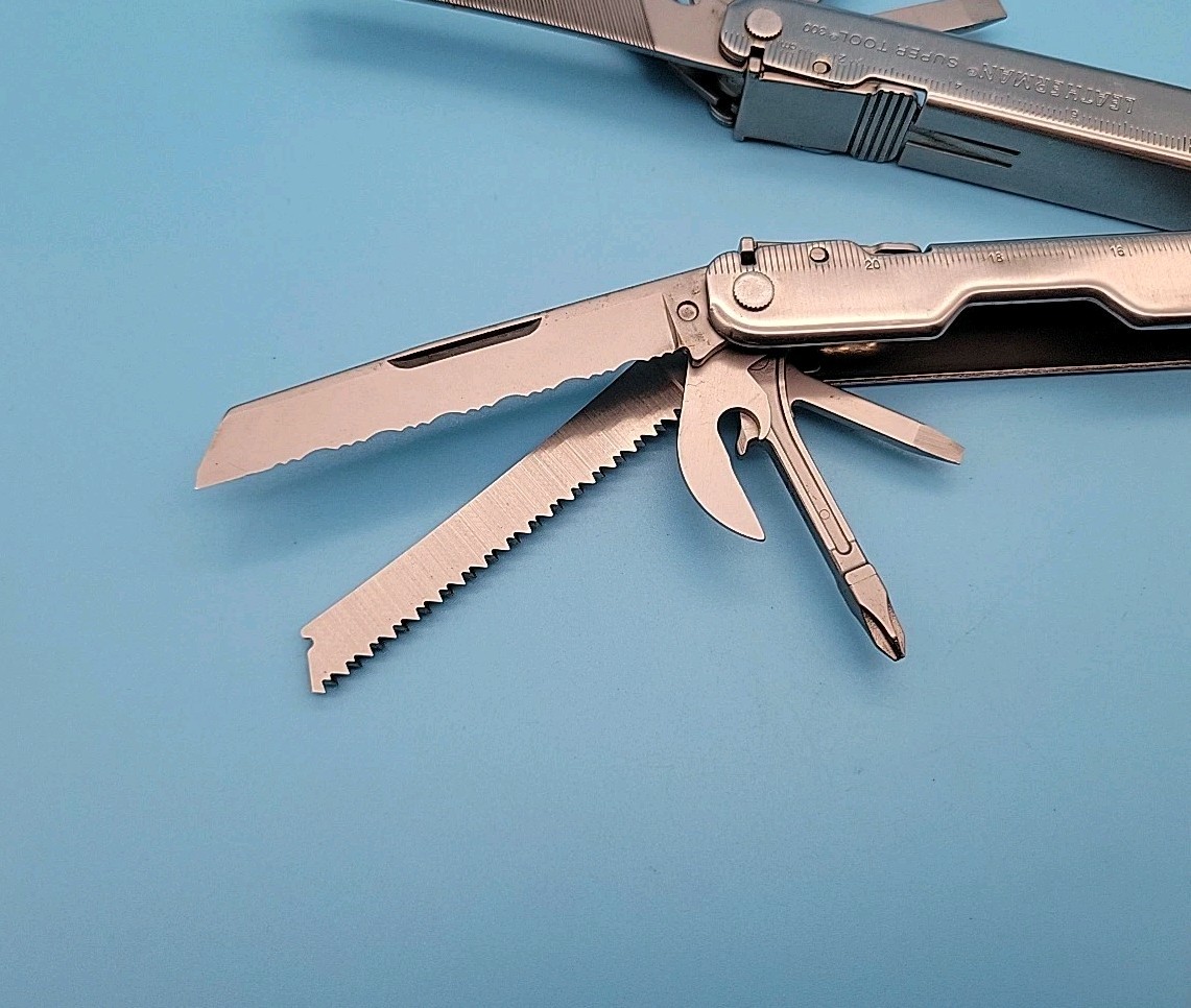 Leatherman Super Tool 300 Multi Tool – Pliers, Screwdrivers, Saw, Knife, File