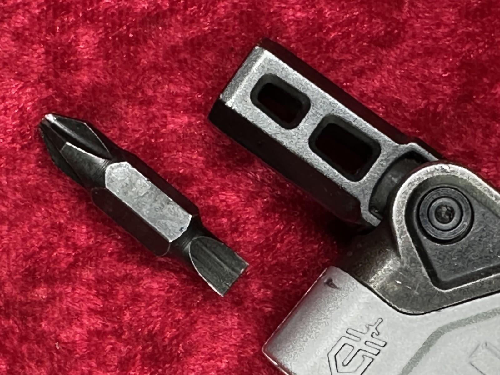 Gerber Lockdown Drive Aluminum Handle Pocket Multi-Tool 7-in-1 w/Pocket Clip(639