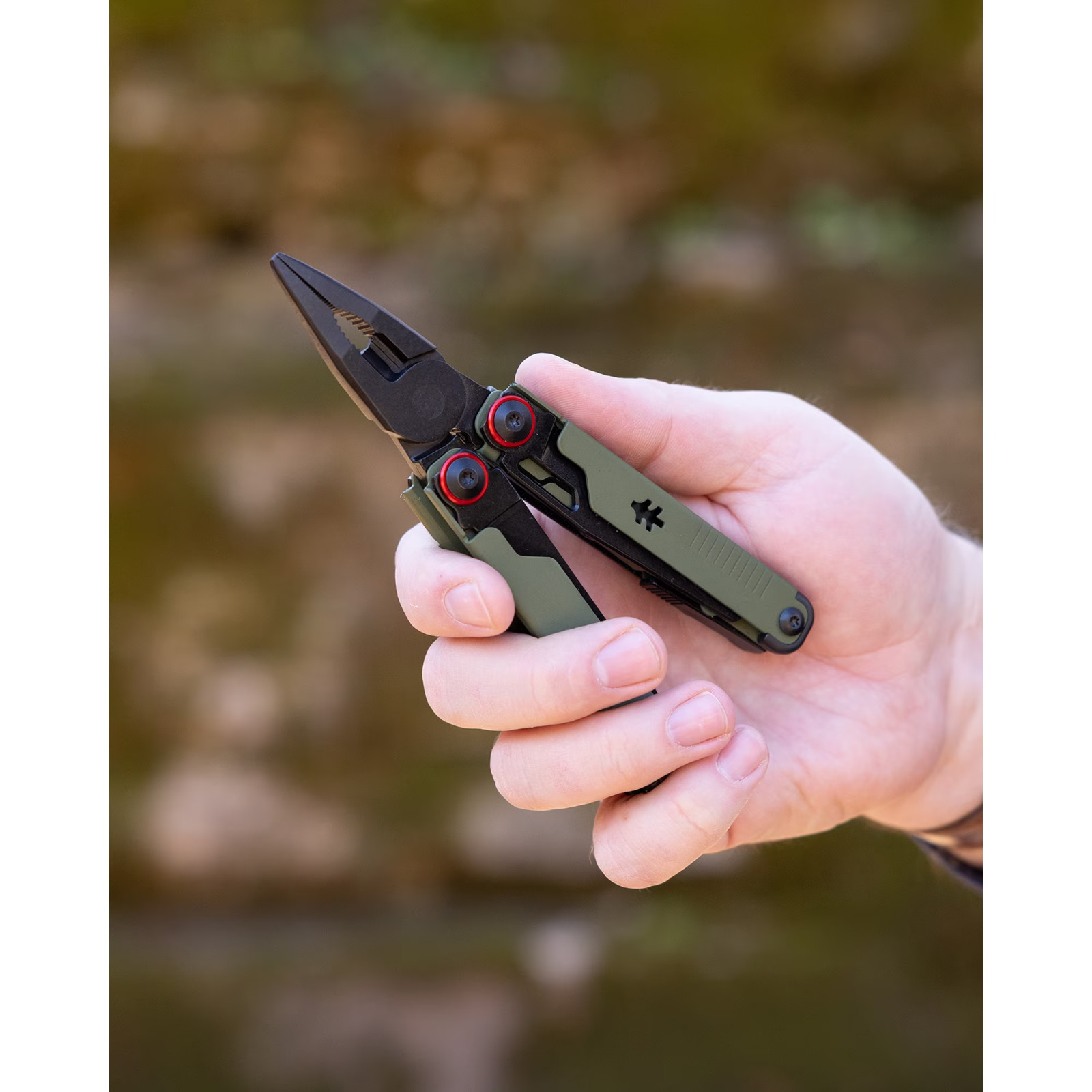 Swiss Tech 17 in 1 Multitool Knife with AUS 8 Steel Blade Scissors and Saw, FDE