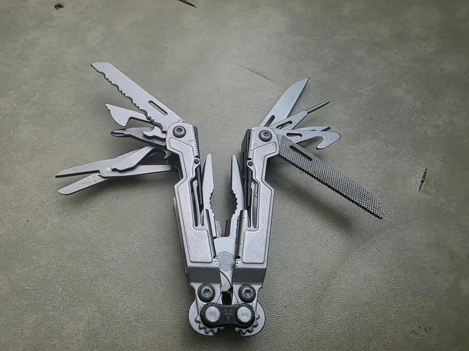 SOG PowerPint Tool Compact Lightweight Silver Multi-Tool! + S&W Rainbow Knife