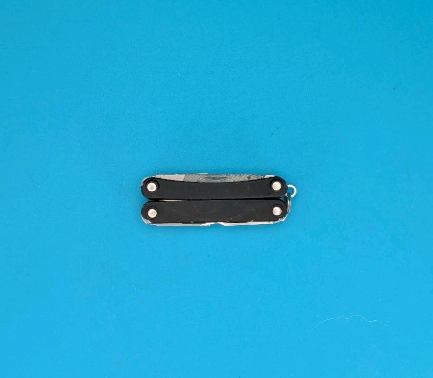 Leatherman SQUIRT PS4 Multi-Tool! BLACK! *broken scissors spring*