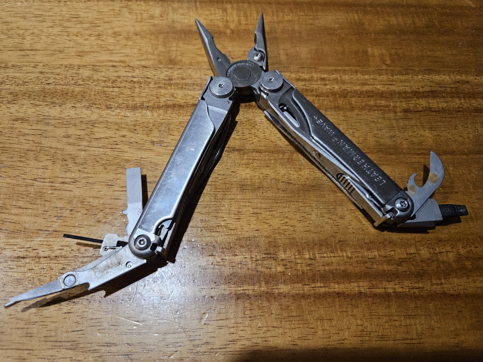 Leatherman Wave Plus + Multi-Tool! FAST SHIPPING! SILVER WITH SHEATH!