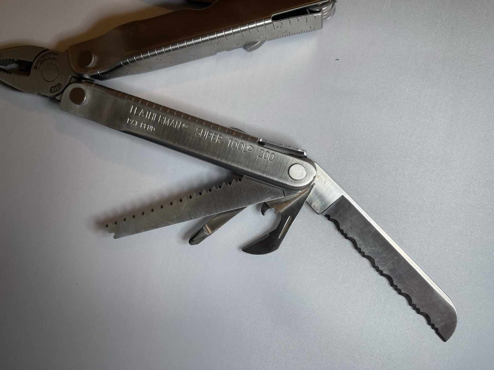 LM166 Leatherman Super Tool 200 Stainless Multitool W/ Leather Sheath