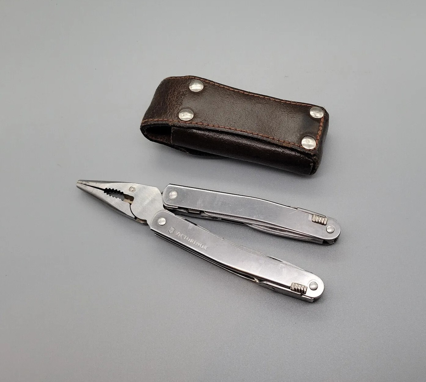 Victorinox Swiss Tool X Multi Tool w/ Leather Sheath – 28 Tools-Scissors Version