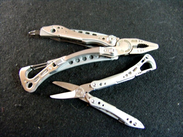 LEATHERMAN SKELETOOL–MULTI TOOL & BLUE RETIRED STYLE CS–EXCELLENT–LOT OF 2