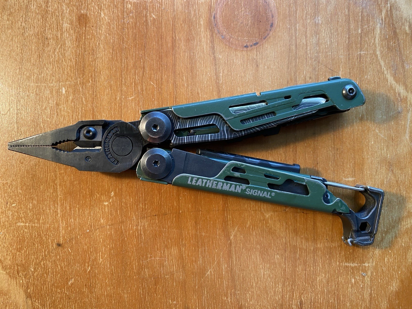 Leatherman Signal Topo Limited Edition Green Multi-Tool – Worn Blade, Works
