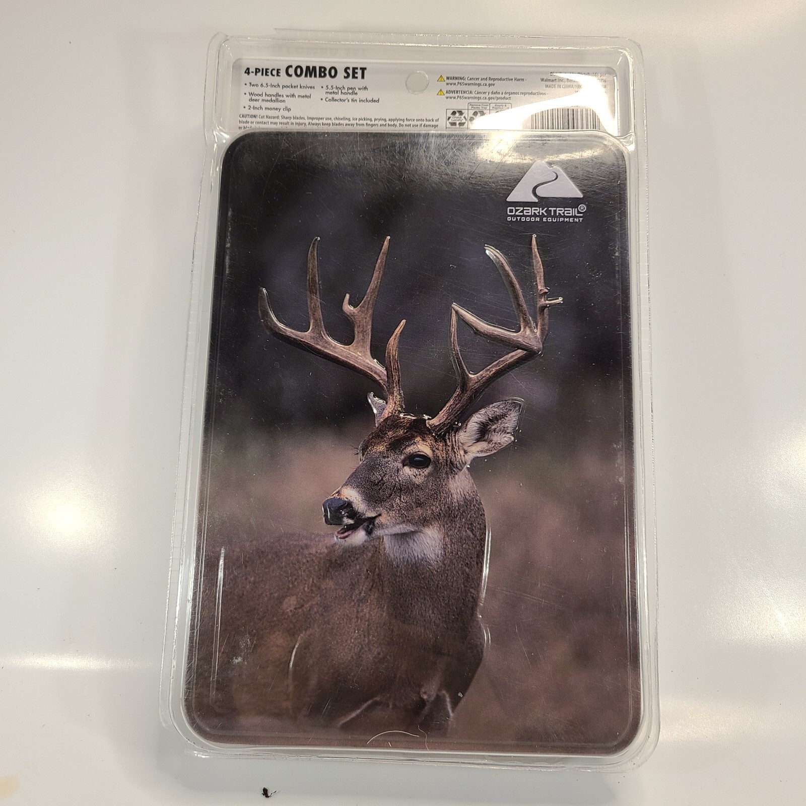OZARK TRAIL 4 PIECE COMBO SET 2-6.5″ KNIVES DEER TIN MONEY CLIP & PEN NIB