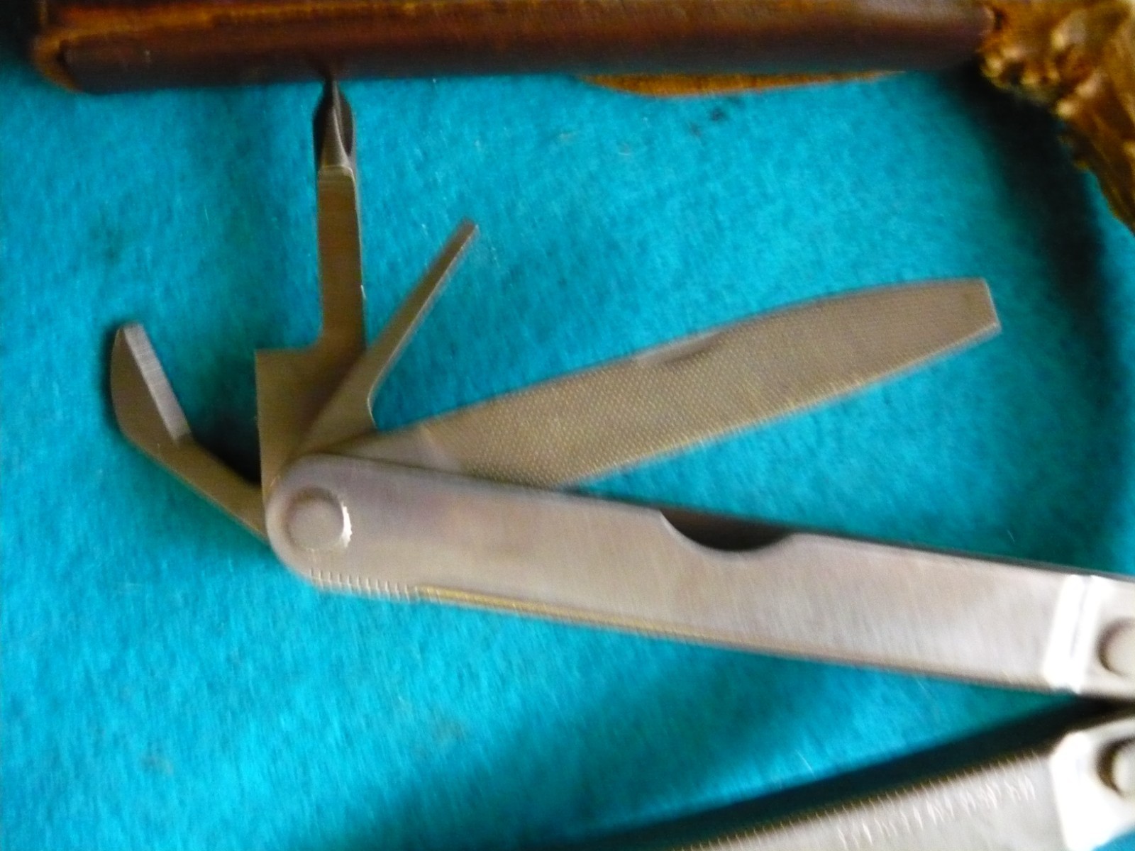 ***Leatherman PST 2nd Gen Stainless Cap Crimper Pocket Survival Tool w/ case***