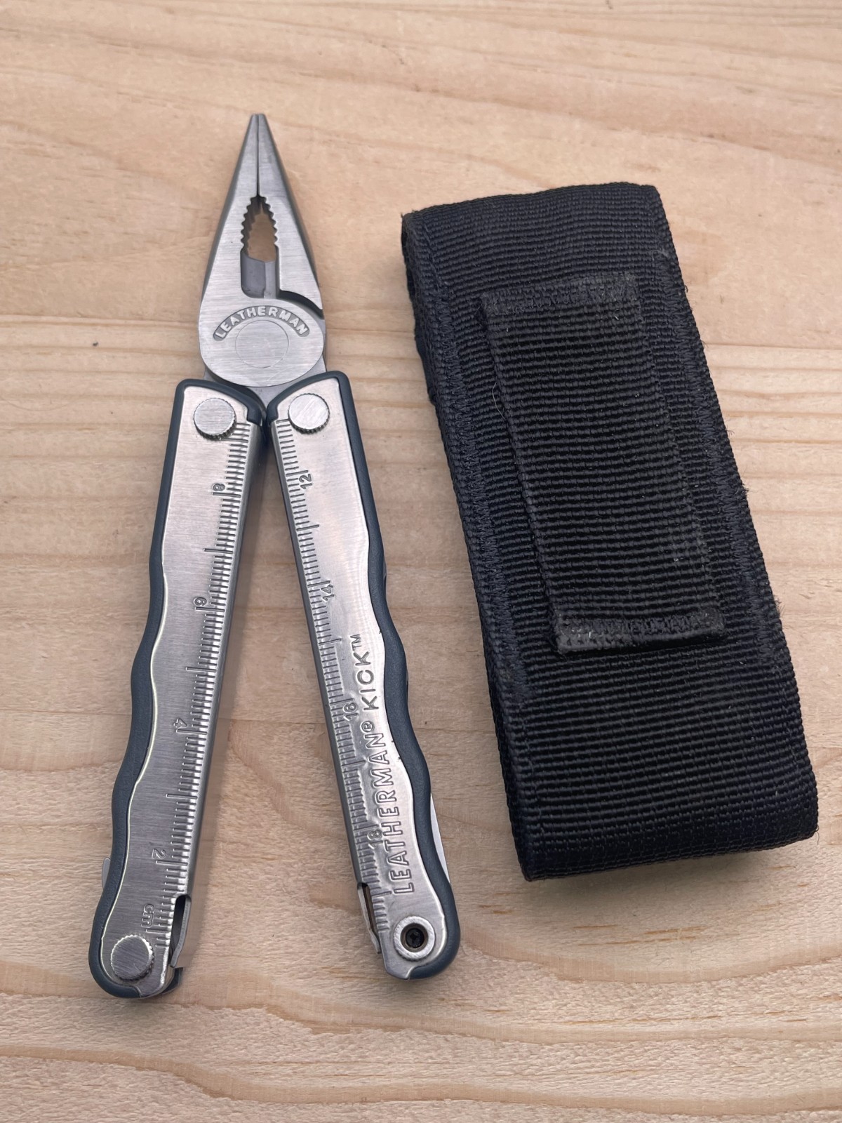 Leatherman Kick Multi-tool Knife with Nylon Sheath 10/09
