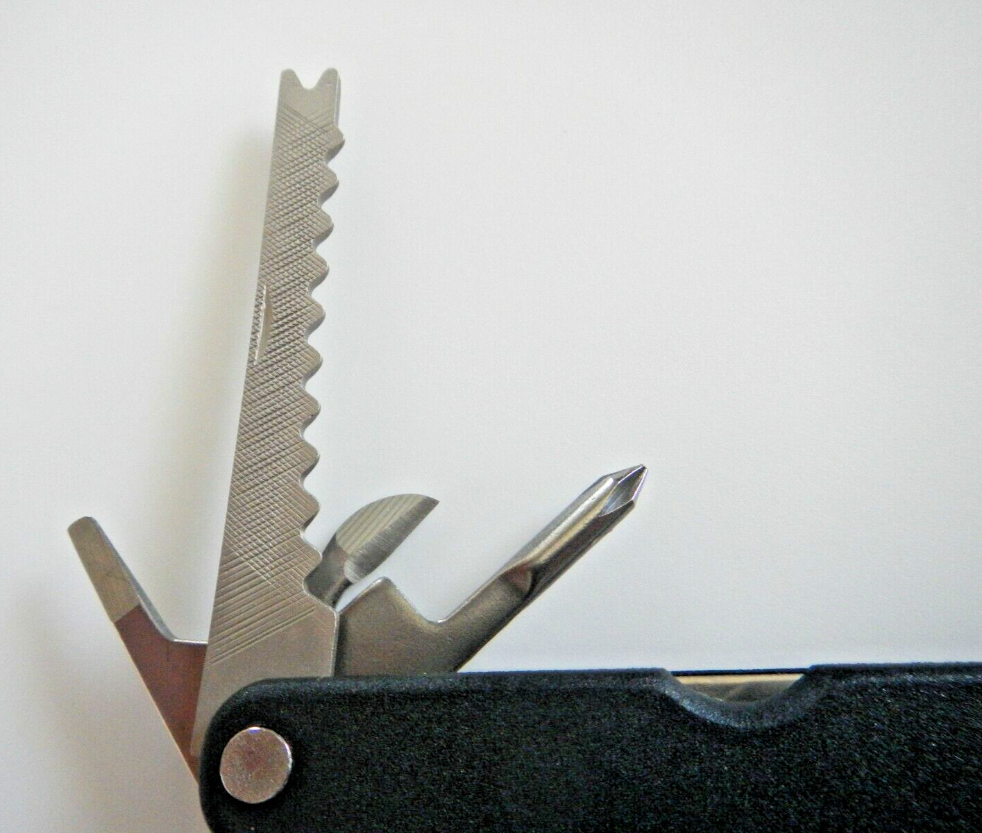 MULTI TOOL with FLASHLIGHT & CARRYING CASE – NEW – SEE PHOTOS FOR INFORMATION