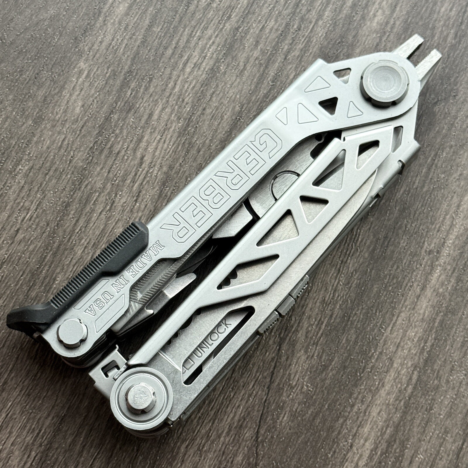 Gerber Center Drive Plus Multi-Plier w/Leather Sheath Multitool w/Scissors. USA