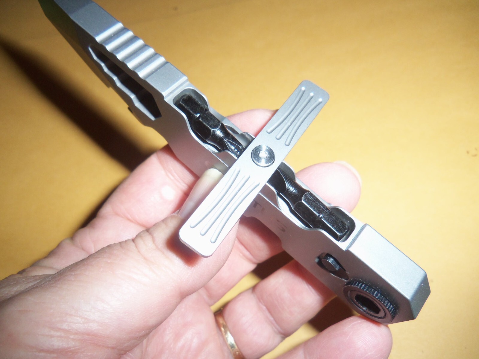 GIARIAITUS Prybar EDC 10 -In-1 Multi Tool With Ratchet Nice LOOK!