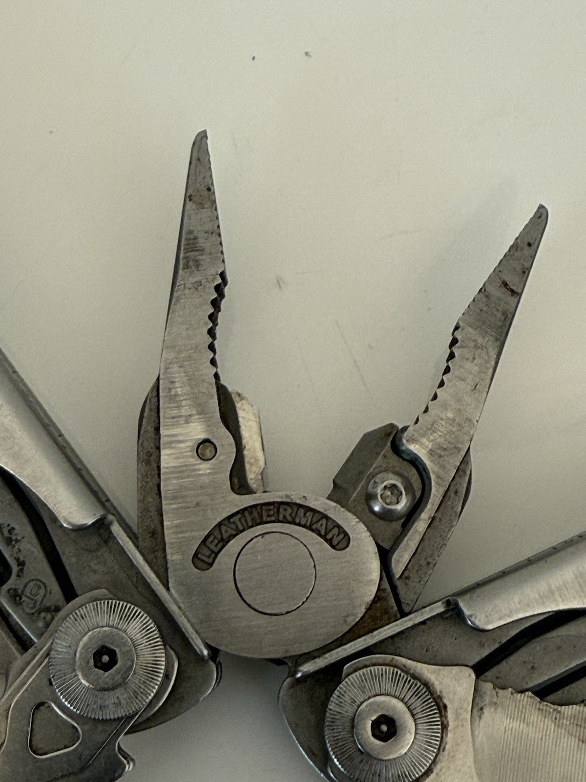 LEATHERMAN SURGE 21-In-1 Stainless Heavy Duty Multitool Blade Read
