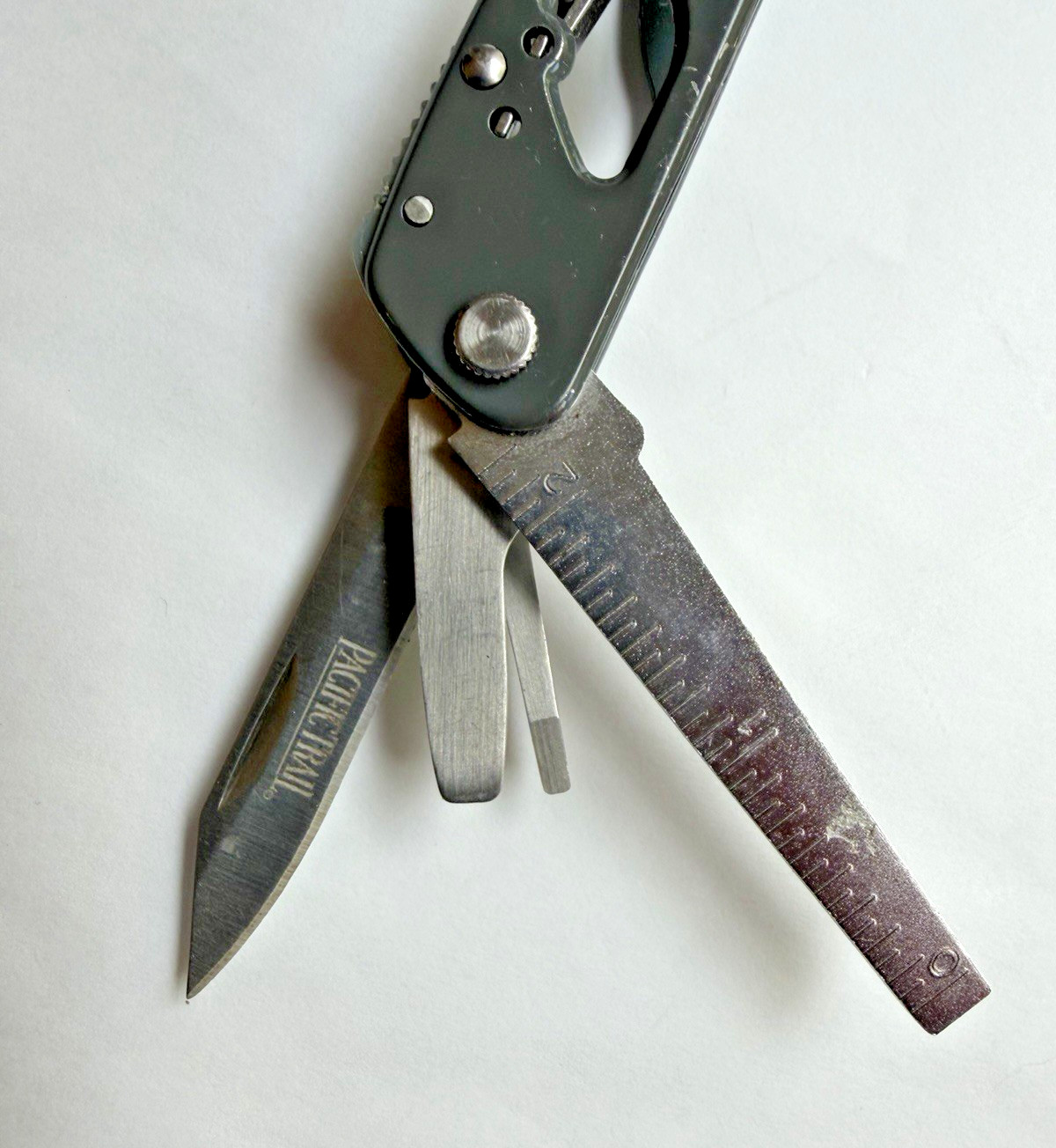 PACIFIC TRAIL Multi-Tool Pocket Knife 14-in-1 Camping Hiking Outdoors Non-Slip
