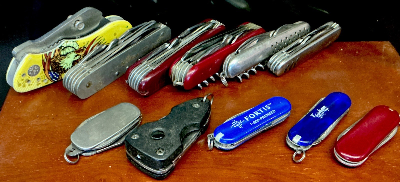 Lot 11 Multitool Knives Folding Swiss Army style camping tools China 1.6 Pounds
