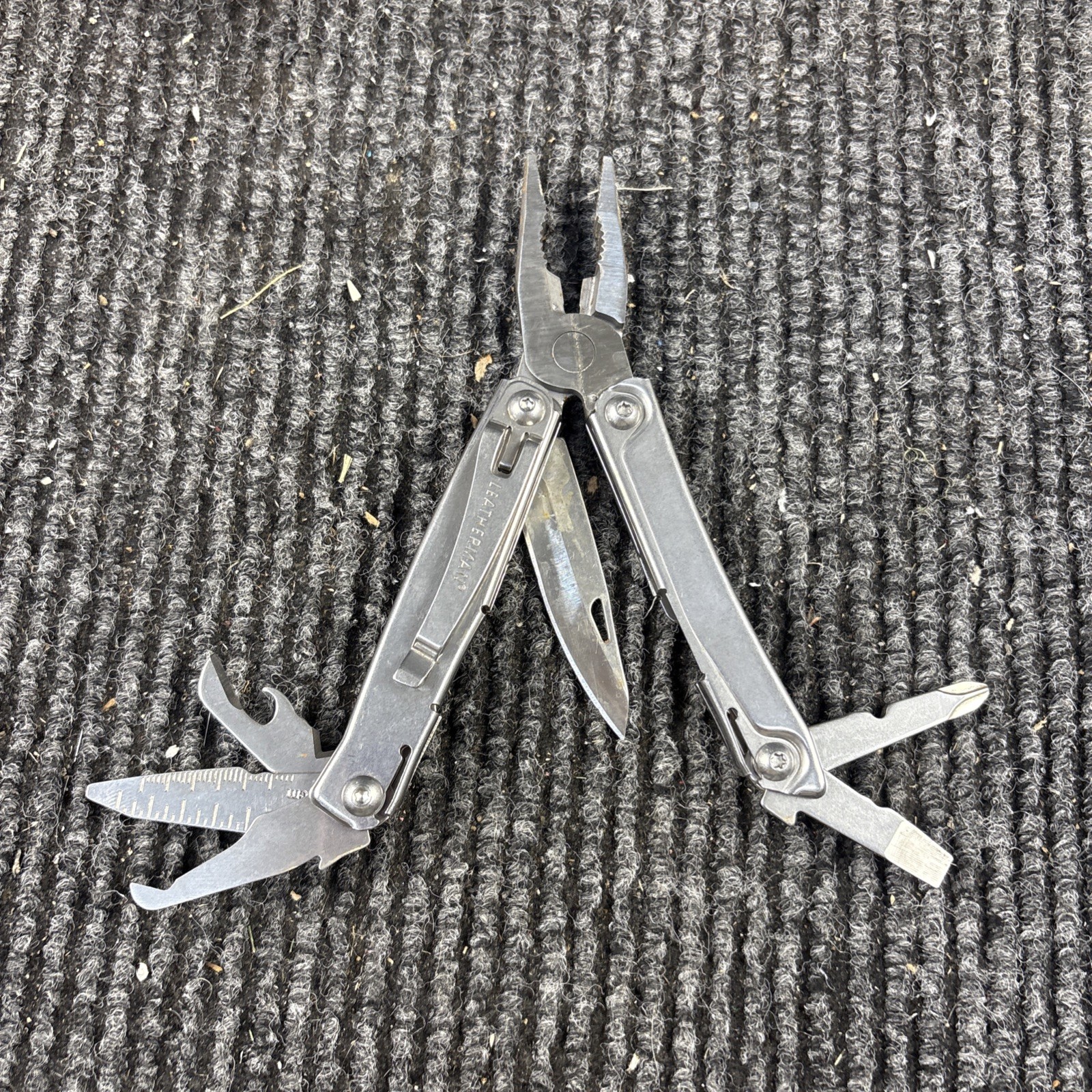 Leatherman Rev 3.8″ Multi-Tool, Stainless! USED (054)