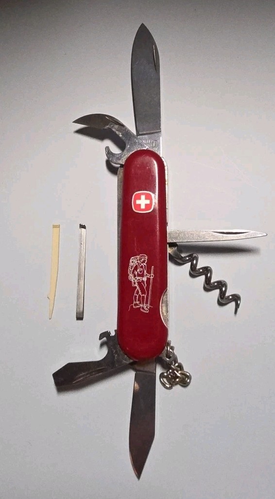 Vintage – Wenger Delemont Hiker Swiss Army Knife