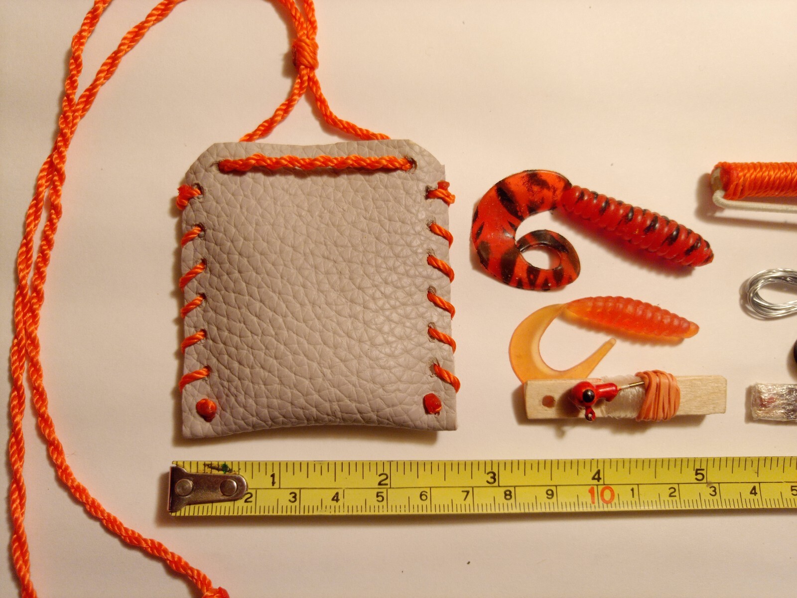 EDC Minimalist Survival Necklace Pouch Mini Scalpel Fishing Kit Compass Matches