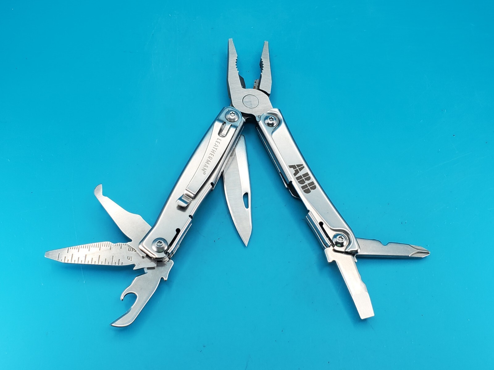 Leatherman Rev 3.8″ Multi-Tool, Stainless! *MINOR RUST ON ITEM*