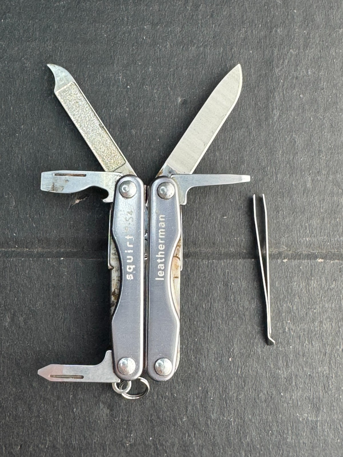 Leatherman Squirt S4 Stainless Steel Multitool Keychain – Gray