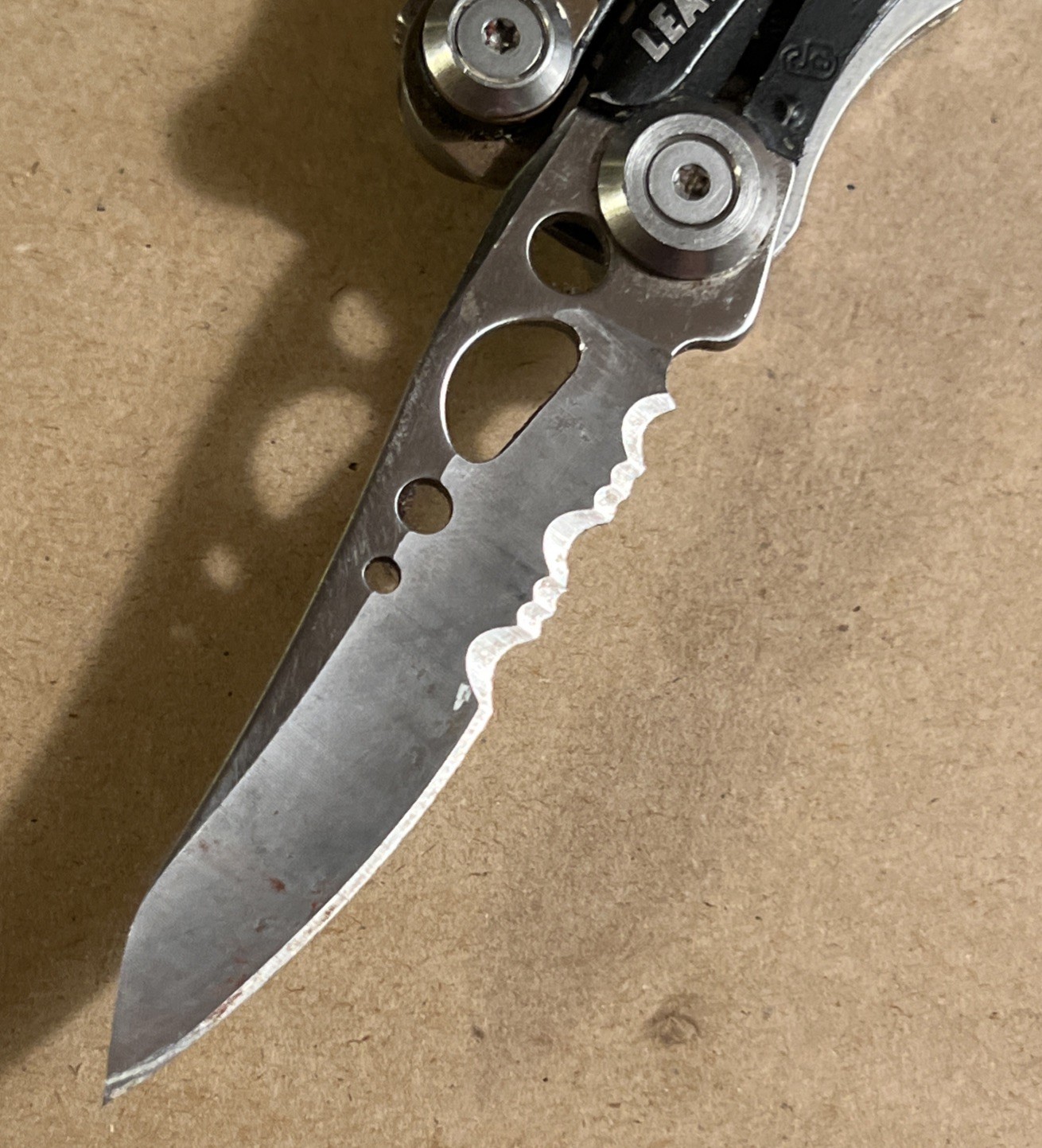 Leatherman Skeletool Multi-Tool – Pliers, Combo Blade, Driver Bits – Coyote Tan