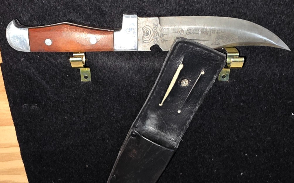 5.5″ Single Edge KNIFE w/ SAW back, Bottle Opener and Sheath, Thai Lang. ETCHED