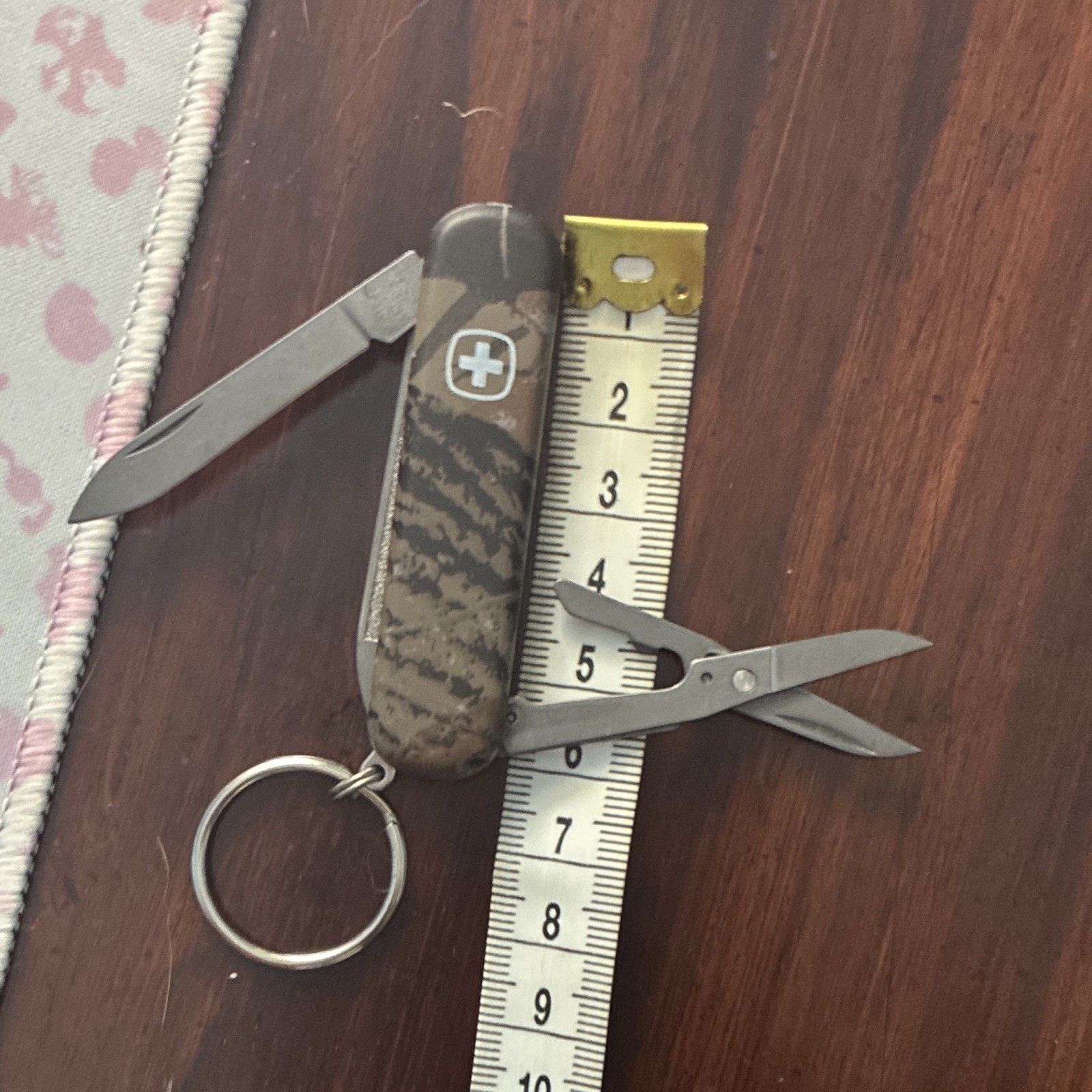 Wenger Classic SD Camo 6-Tool Keychain Multi-Tool Knife Scissors 1.75″