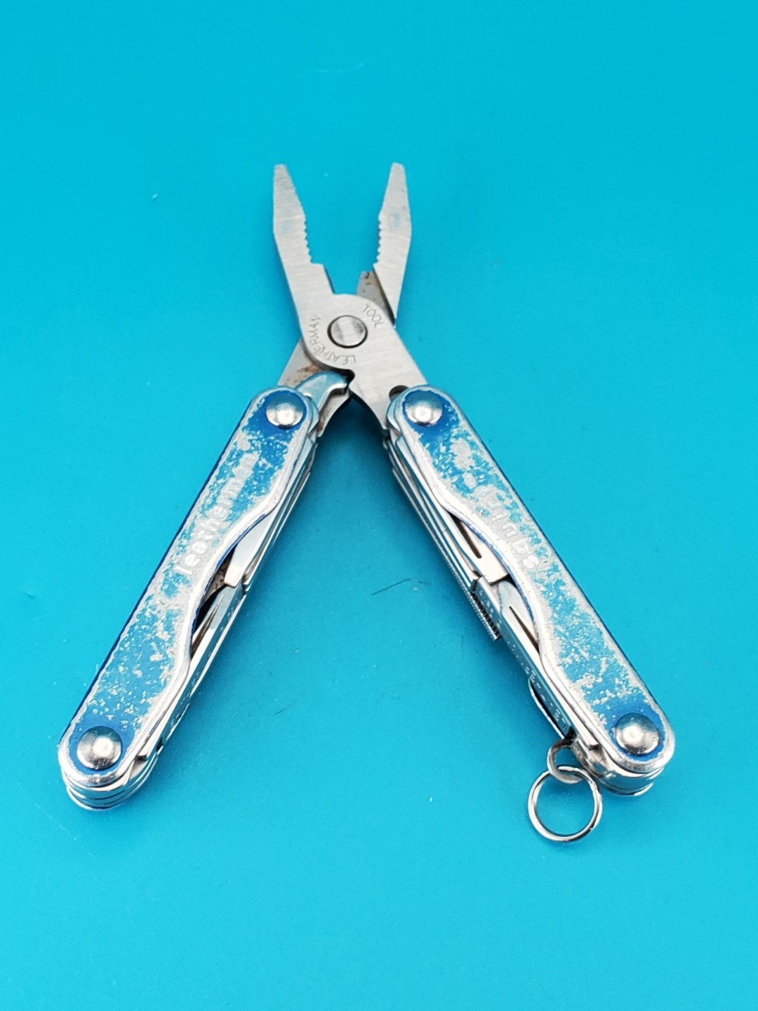 Leatherman Squirt P4 Multi-Tool, Key Ring, Retired, BLUE! *BROKEN NAIL FILE*