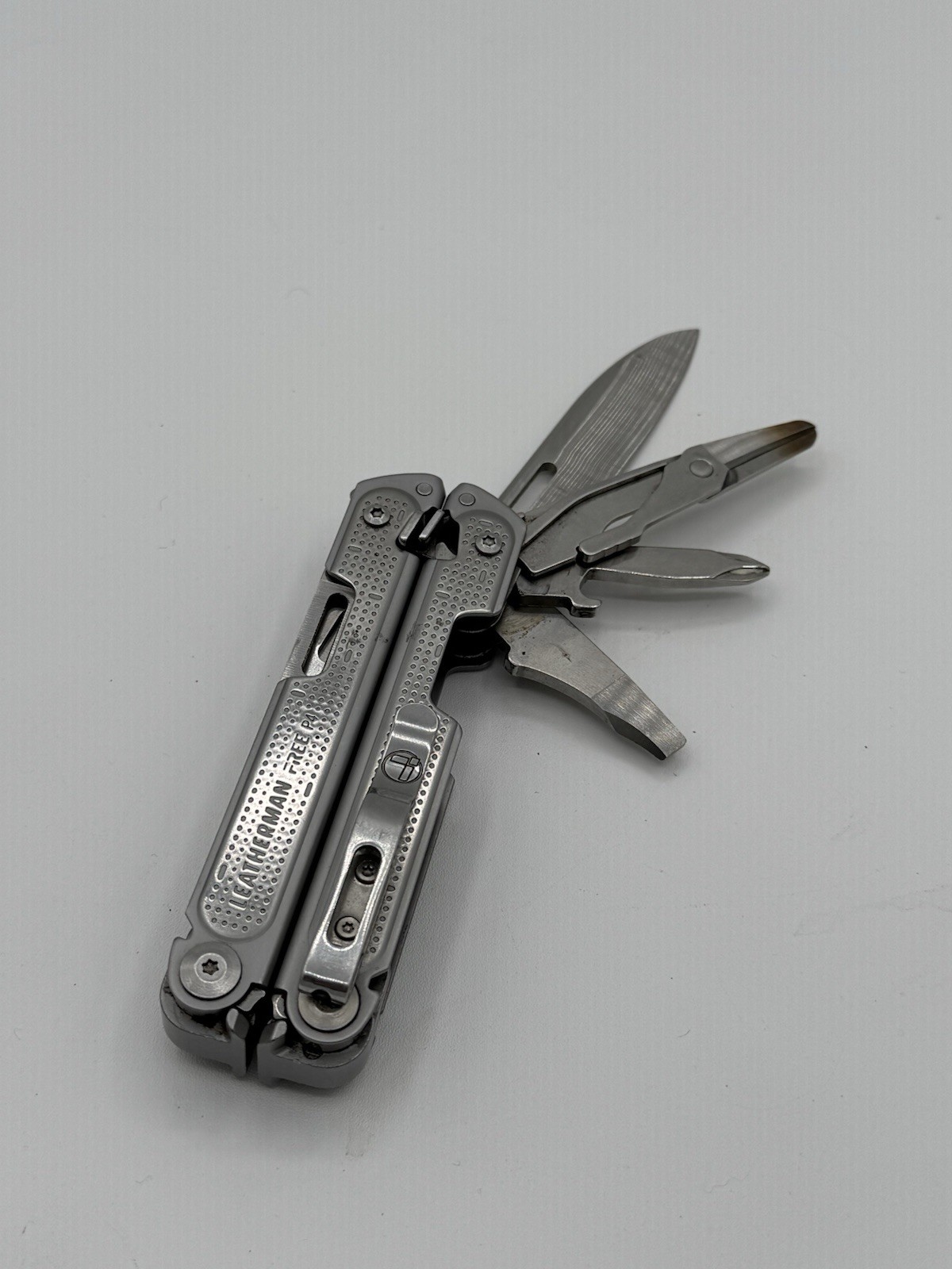 Leatherman FREE P4 Retired Multi Tool Pocket Clip Gray Sheath USA Stainless READ
