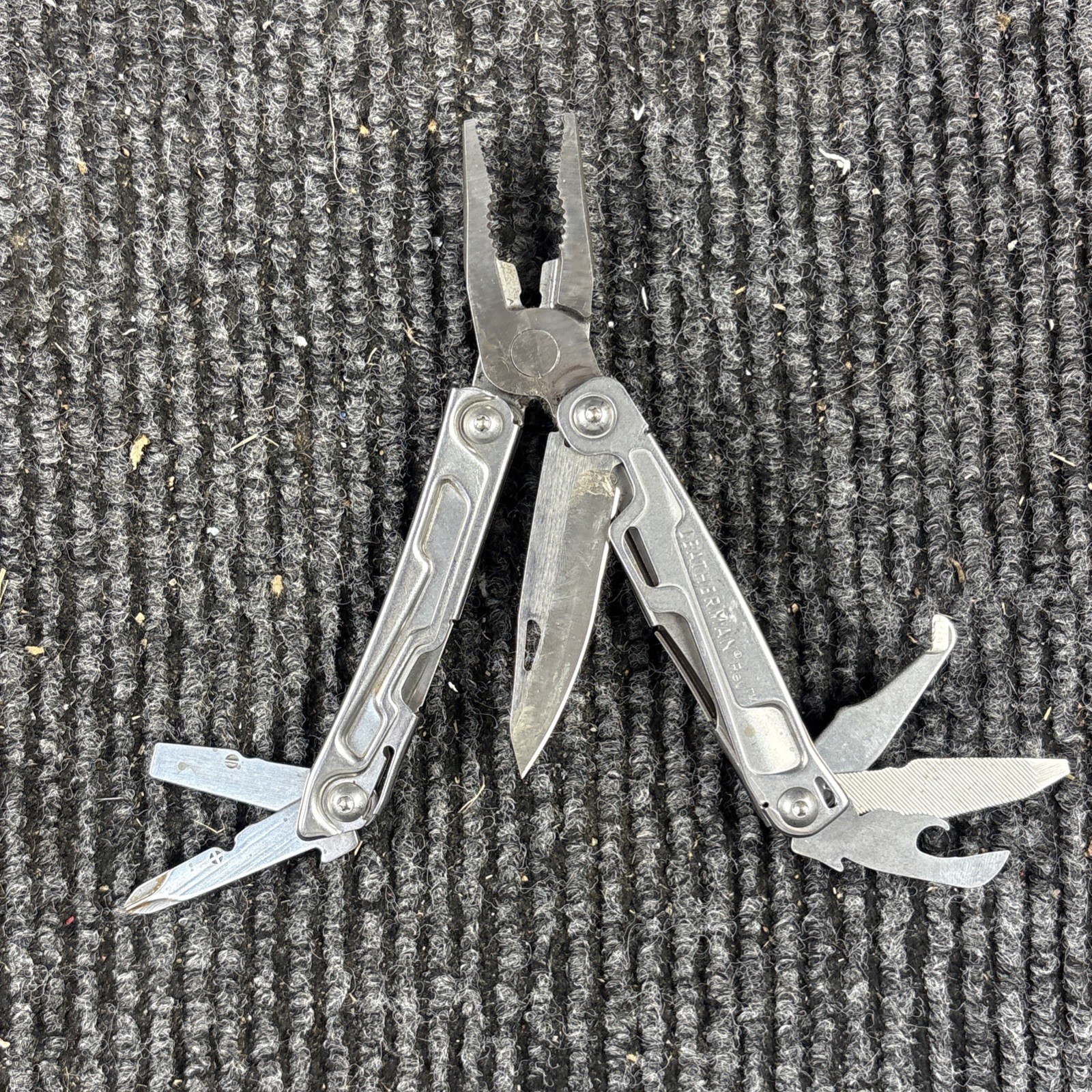 Leatherman Rev 3.8″ Multi-Tool, Stainless! USED (044)