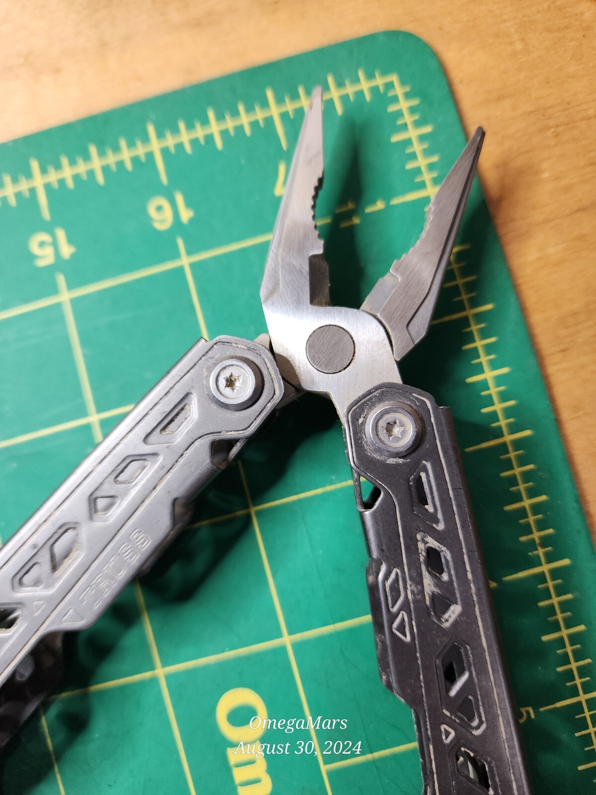 Gerber Truss 17-in-1 Multi Tool Random selection of x1(ONE) per order NO Sheath!