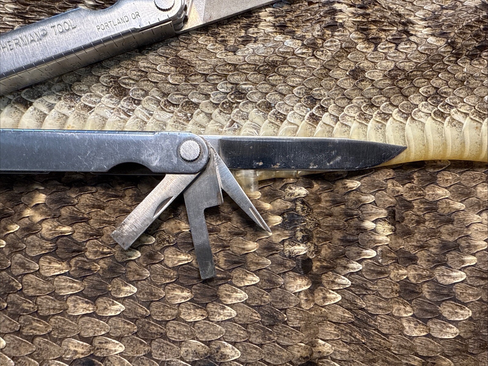 Vintage “LEATHERMAN” Multi-Tool Portland OR. USA w/Leather Sheath Very Clean