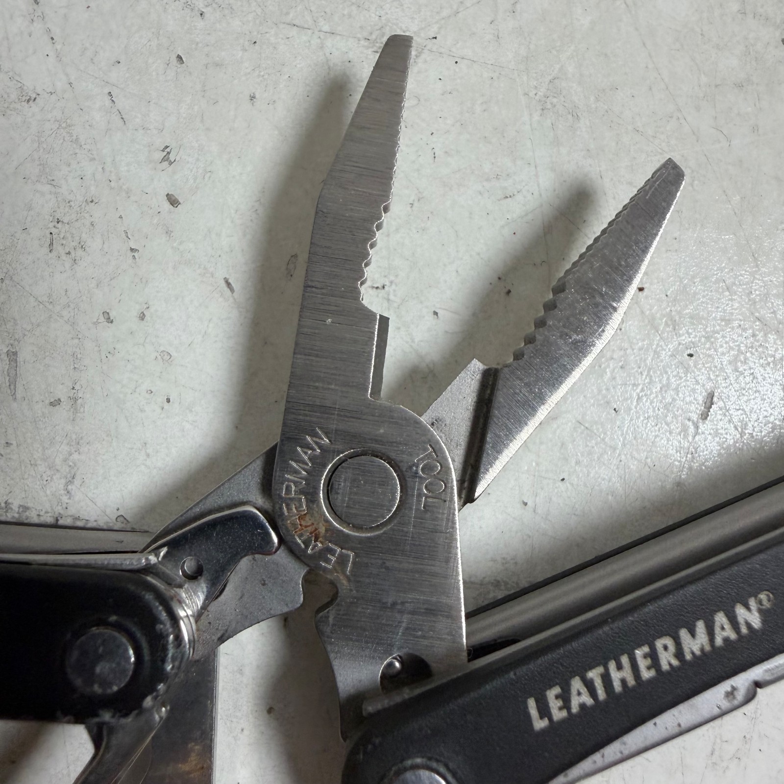 Leatherman Squirt PS4 Black Stainless Steel Lightweight Compact Plier Multitools