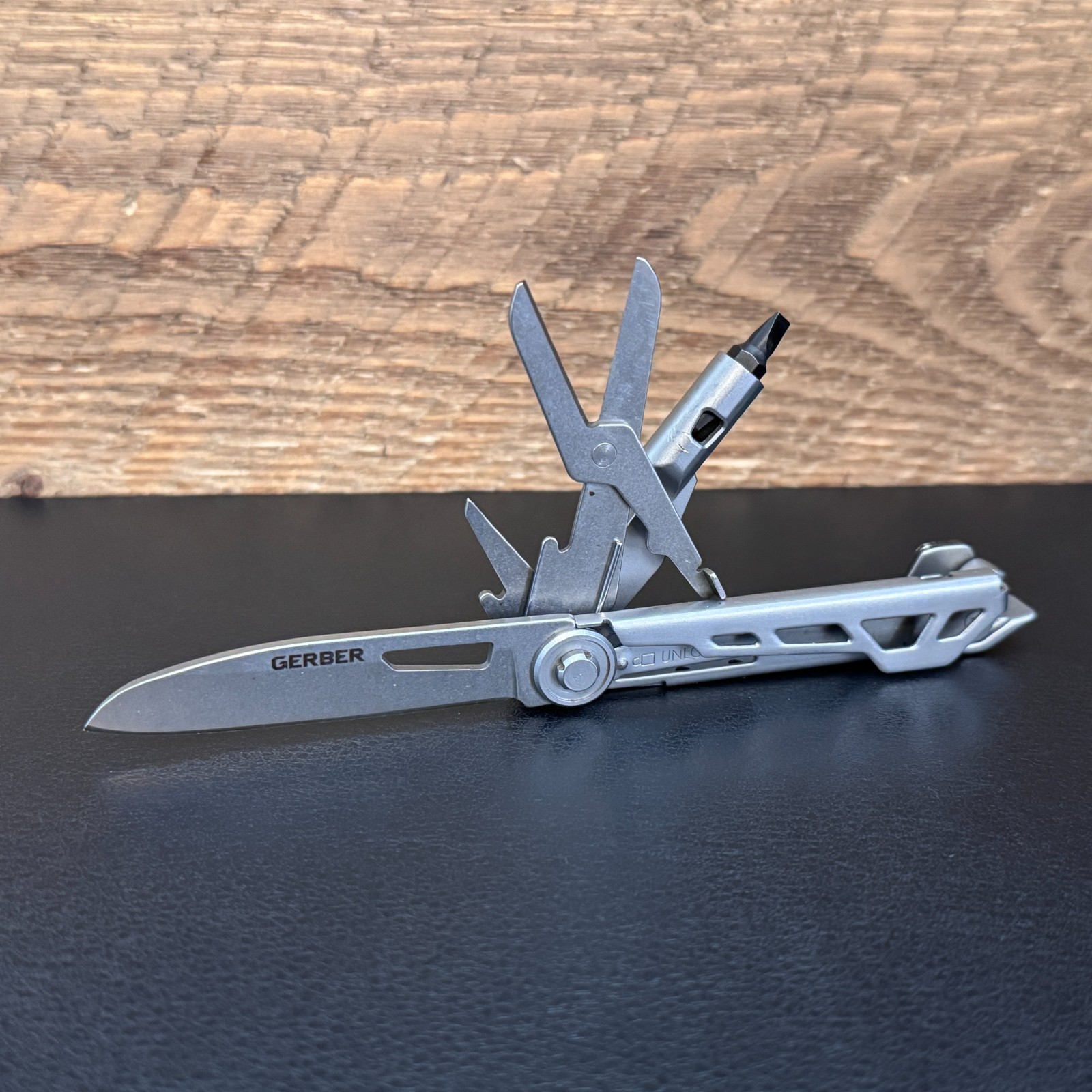 GERBER Gear ARMBAR Drive 8-in-1 Pocket Knife Multi-Tool, Black/Silver 8970521A
