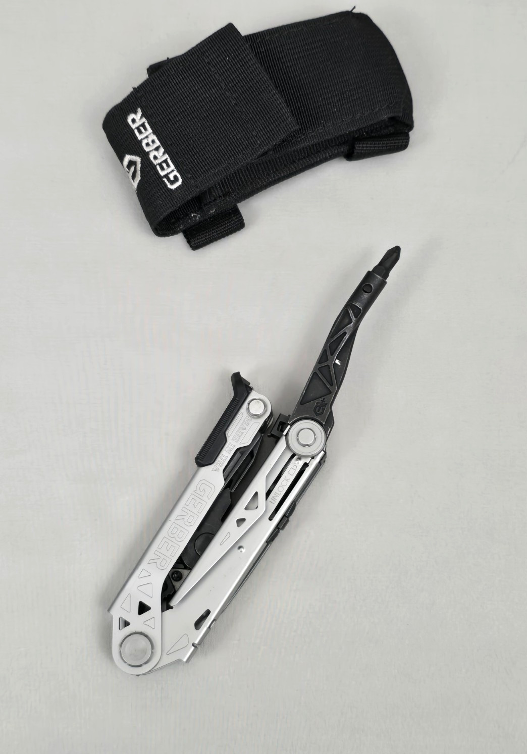 GERGER MADE IN USA Center Drive Multi-Tool w/Deployable Pliers and MOLLE Sheath