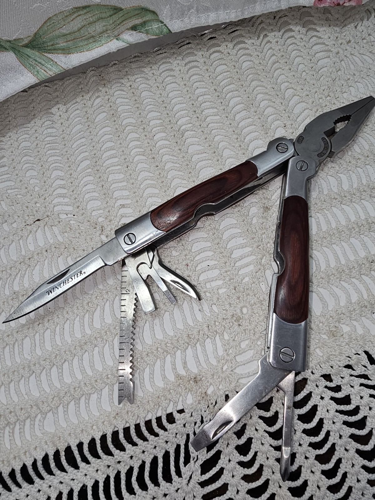Winchester Trail Stainless Steel 2cr Multi-tool With Rich Wood Inlays 22 Tools