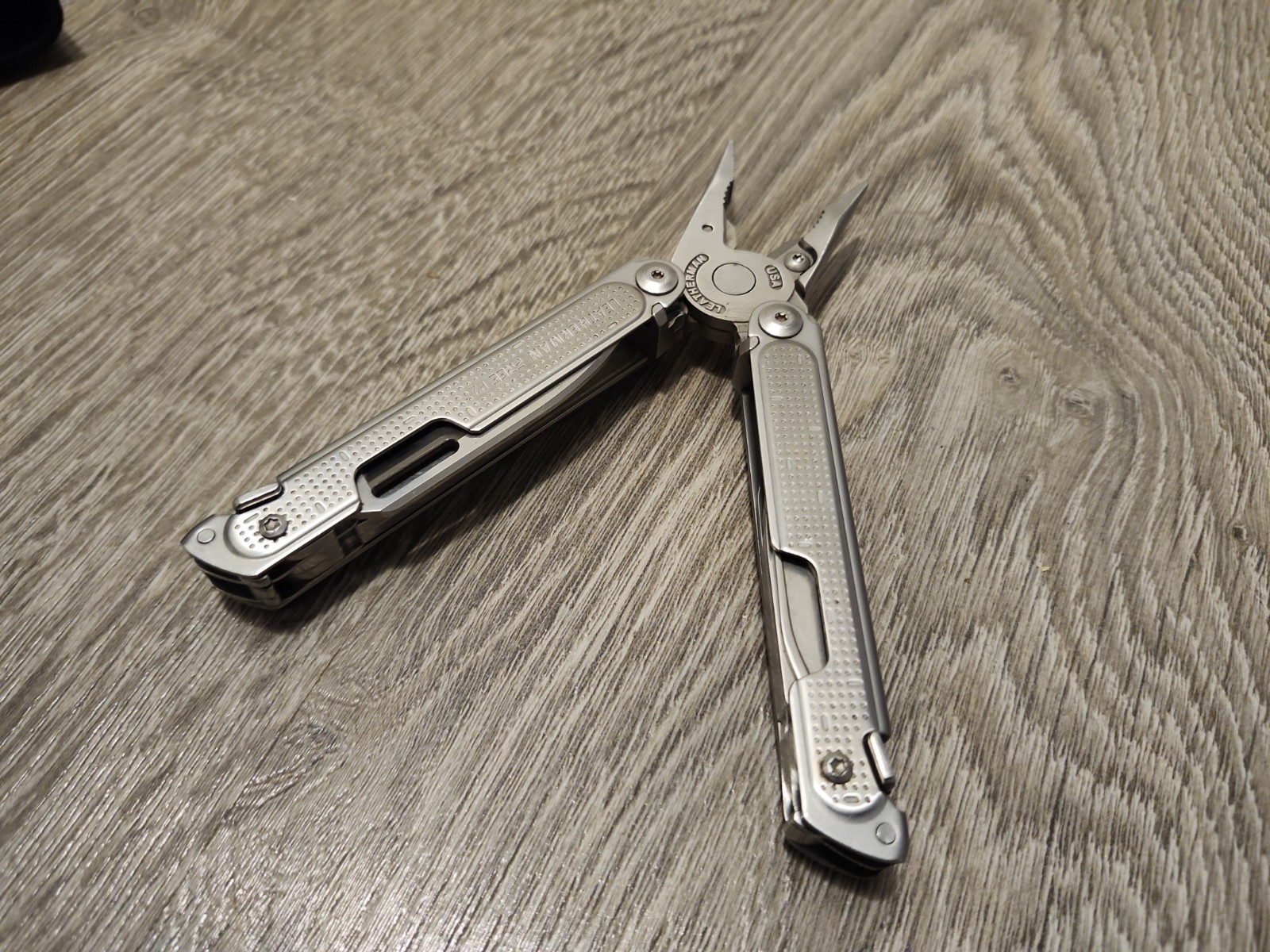 Leatherman Free P2 Multi-Tool – Used, Good Condition, W/Sheath