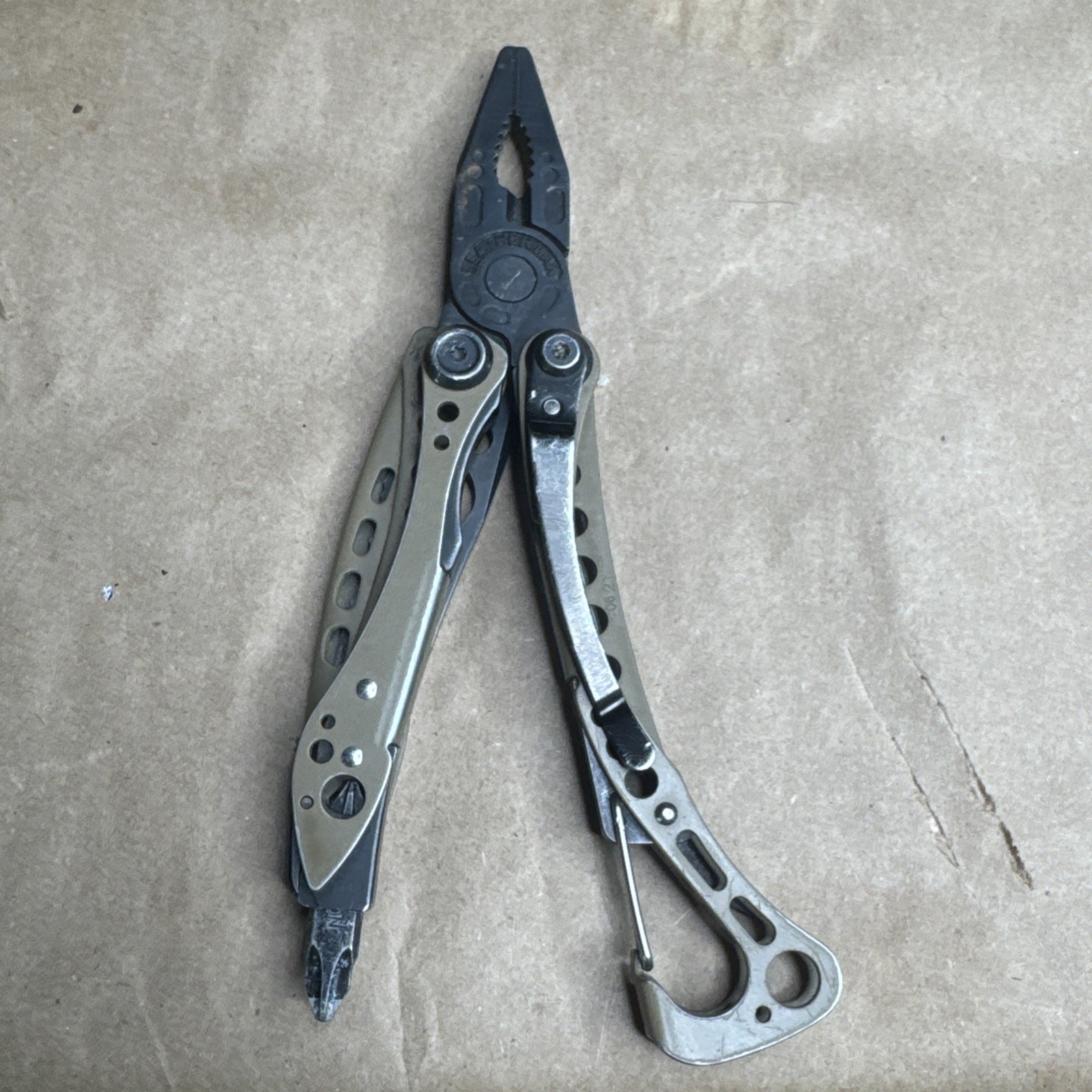 Leatherman Skeletool 7-in-1 Lightweight Multi-tool