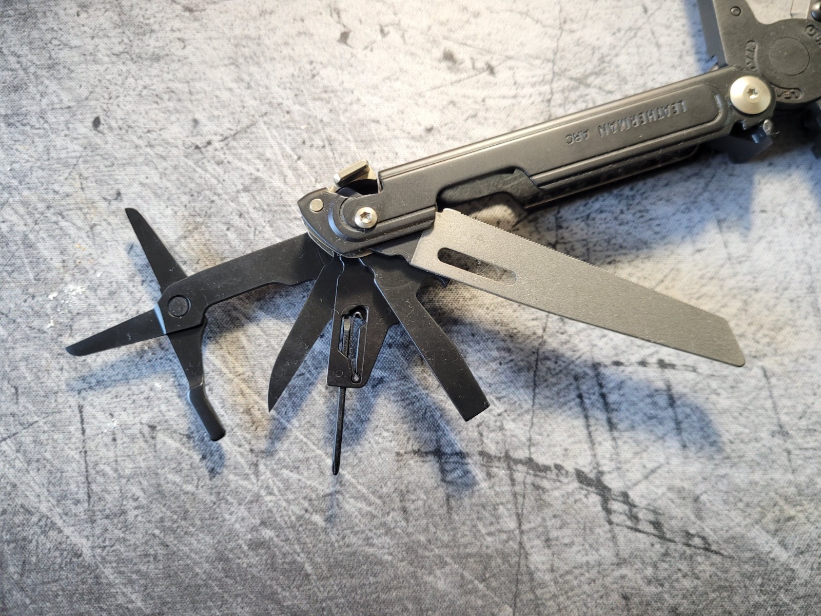 NEW Leatherman Arc Obsidian Multitool Limited Edition With Leather Sheath